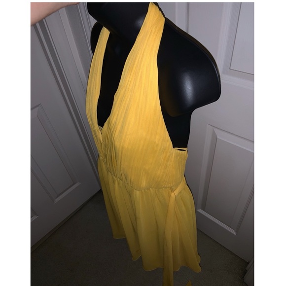 Alice & Olivia ‼️ SALE‼️ yellow halter dress - Picture 5 of 10